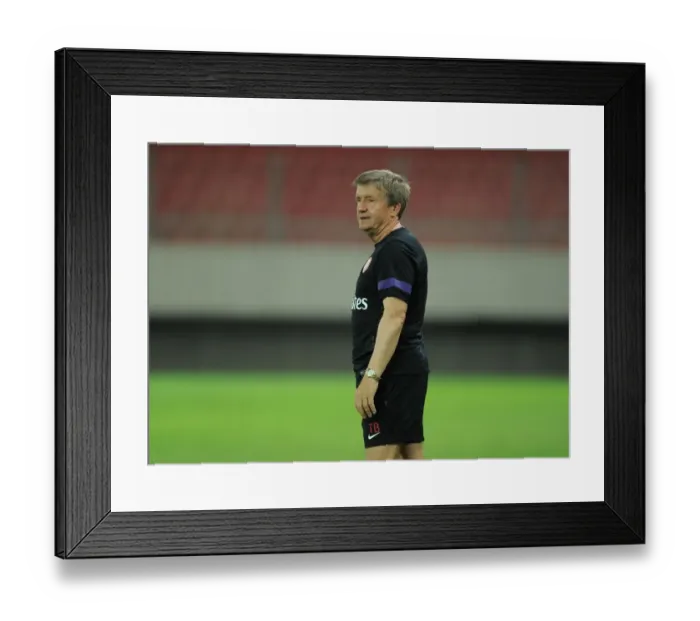 Framed Print : Terry Burton Leads Arsenal U19 against Olympiacos in NextGen Series Match