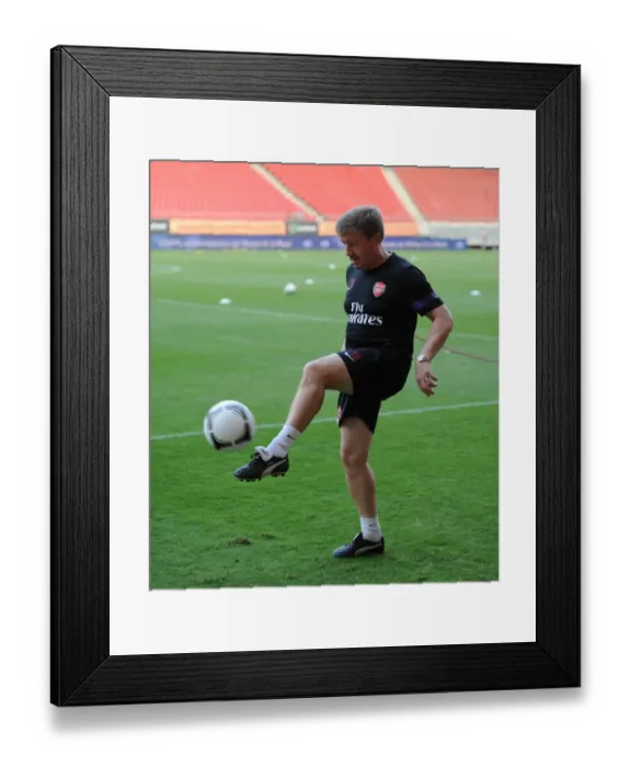 Framed Print : Terry Burton Arsenal U19 Manager. Olympiacos U19 2: 0 Arsenal U19. NextGen Series Framed Print : Terry Burton Arsenal U19 Manager. Olympiacos U19 2: 0 Arsenal U19. NextGen Series