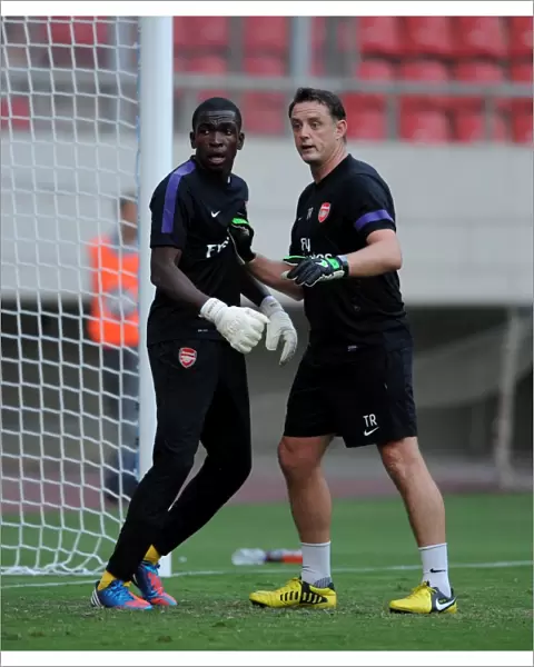 Reice Charles-Cook and Tony Roberts (Arsenal). Olympiacos U19 2: 0 Arsenal U19