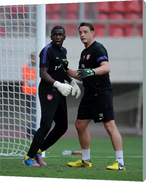 Reice Charles-Cook and Tony Roberts (Arsenal). Olympiacos U19 2: 0 Arsenal U19