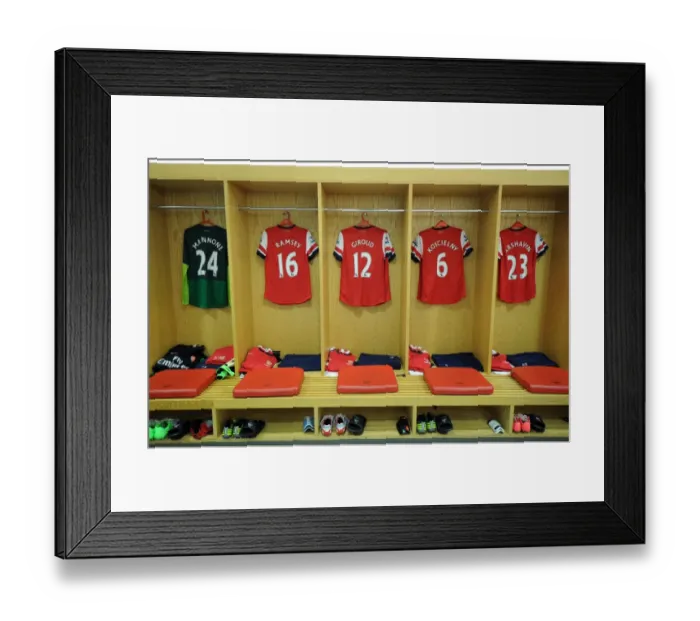 Framed Print : Arsenal's Dominant Victory: 6-1 Southampton - Emirates Stadium, Barclays Premier League