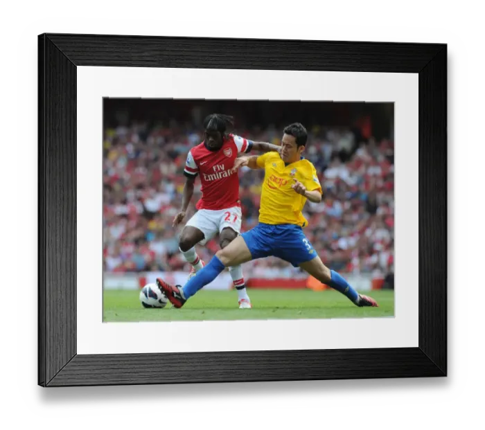 Framed Print : Arsenal's Dominant Victory: Gervinho Scores in 6-1 Rout against Southampton (Premier League, 2012-13)