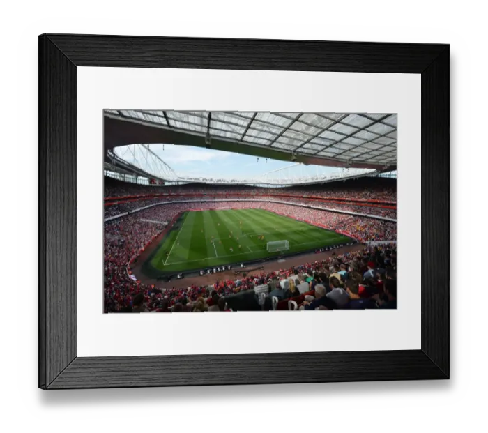 Framed Print : Arsenal's Dominant Performance: 6-1 Thrashing of Southampton at Emirates