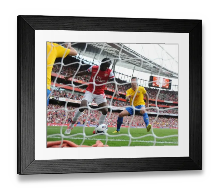 Framed Print : Gervinho's Brace: Arsenal's Thrilling 6-1 Victory Over Southampton in the Premier League