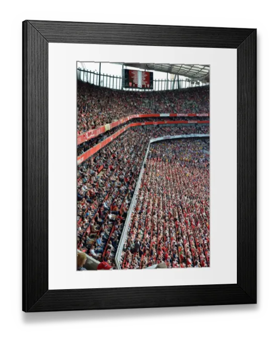 Framed Print : Arsenal Crushes Southampton 6-1: A Thrilling Premier League Victory at Emirates Stadium