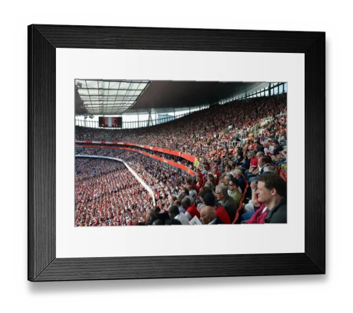 Framed Print : Arsenal Crushes Southampton 6-1 in Epic Premier League Clash at Emirates Stadium