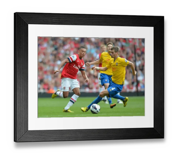 Framed Print : Arsenal's Dominant Victory: Oxlade-Chamberlain's Brilliant Performance in Arsenal's 6-1 Thrashing of Southampton