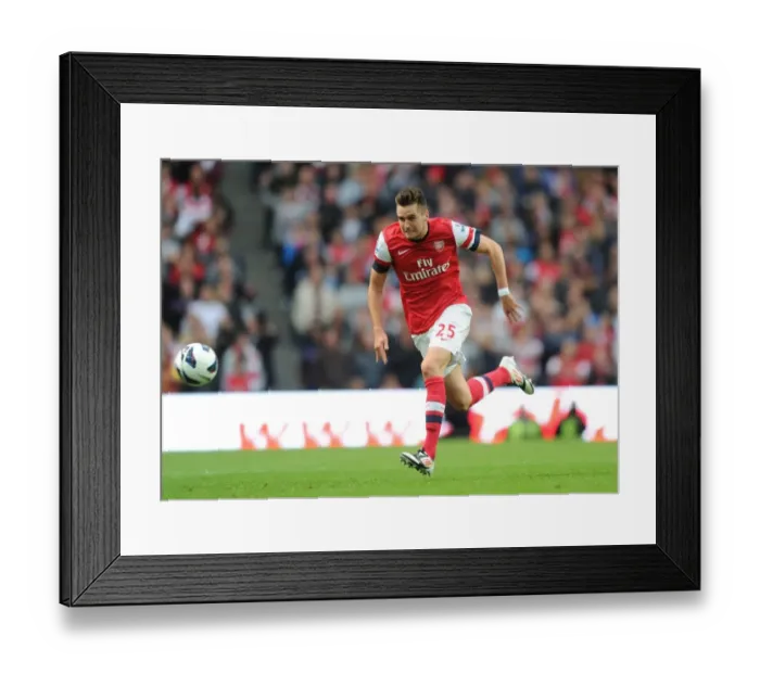 Framed Print : Arsenal's Jenkinson Goes Head-to-Head with Manchester City in Premier League Clash (2012-13)