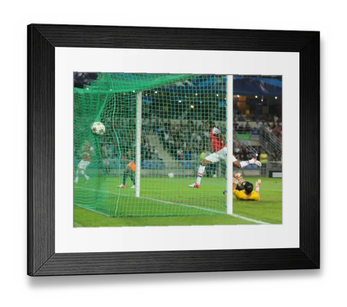 Framed Print : Gervinho's Game-Changing Goal: Arsenal's Victory Over Montpellier in the UEFA Champions League, 2012