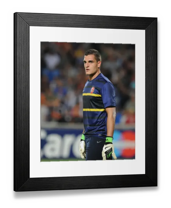 Framed Print : Vito Mannone: Arsenal Goalkeeper in Action against Montpellier (2012-13) Framed Print : Vito Mannone: Arsenal Goalkeeper in Action against Montpellier (2012-13)