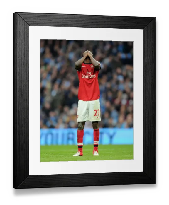 Framed Print : Gervinho's Battle: Manchester City vs Arsenal - Premier League 1-1 Draw Framed Print : Gervinho's Battle: Manchester City vs Arsenal - Premier League 1-1 Draw