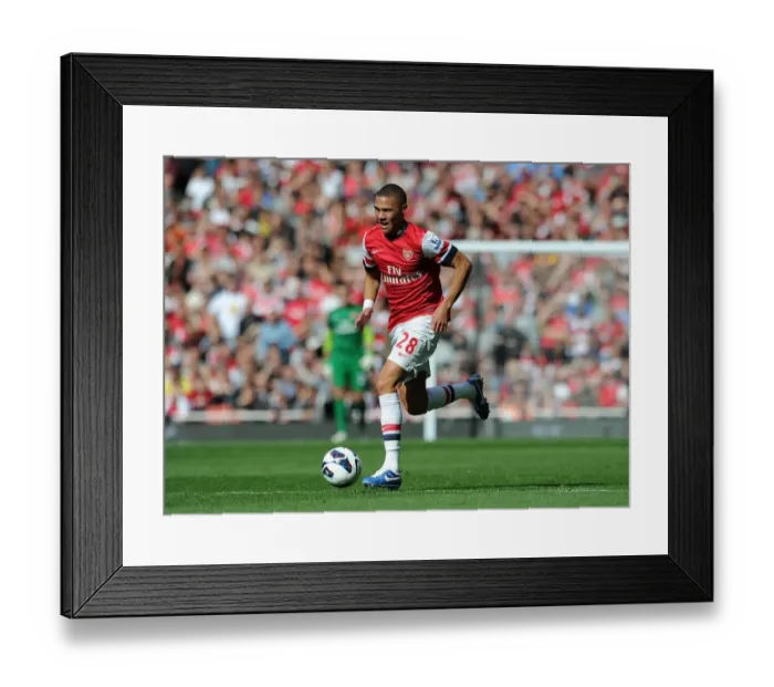Framed Print : Arsenal vs Chelsea: Kieran Gibbs in Action at the Emirates Stadium (2012-13) Framed Print : Arsenal vs Chelsea: Kieran Gibbs in Action at the Emirates Stadium (2012-13)