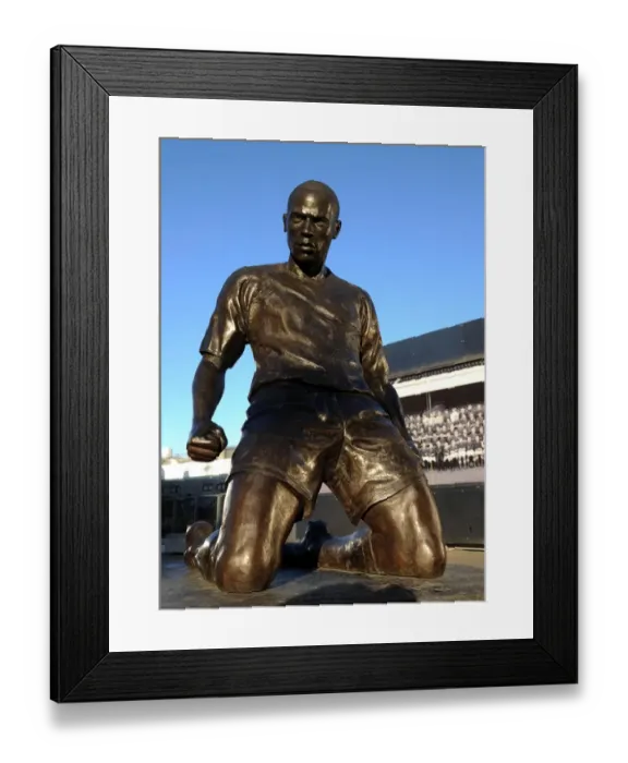 Framed Print : Thierry Henry Returns: Arsenal vs. Chelsea, Premier League Showdown at Emirates Stadium