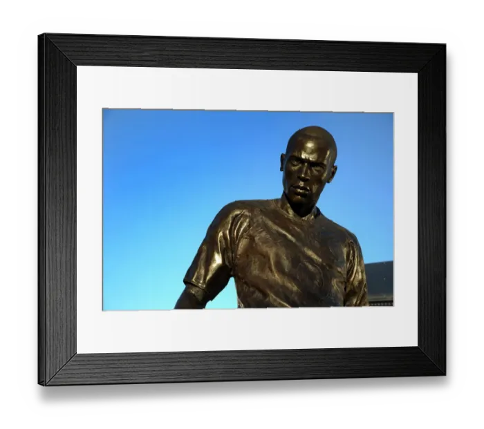 Framed Print : Thierry Henry's Emotional Return: Arsenal vs. Chelsea Showdown at Emirates Stadium