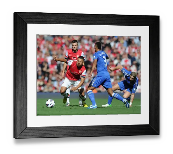Framed Print : Arsenal's Oxlade-Chamberlain Outmaneuvers Chelsea's Torres and Cole