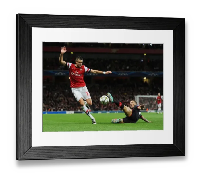 Framed Print : Arsenal's Jenkinson Outmaneuvers Olympiacos Holebas in Champions League Clash Framed Print : Arsenal's Jenkinson Outmaneuvers Olympiacos Holebas in Champions League Clash
