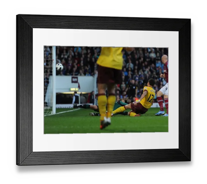 Framed Print : Olivier Giroud Scores First Arsenal Goal in West Ham United vs Arsenal (2012-13) Framed Print : Olivier Giroud Scores First Arsenal Goal in West Ham United vs Arsenal (2012-13)