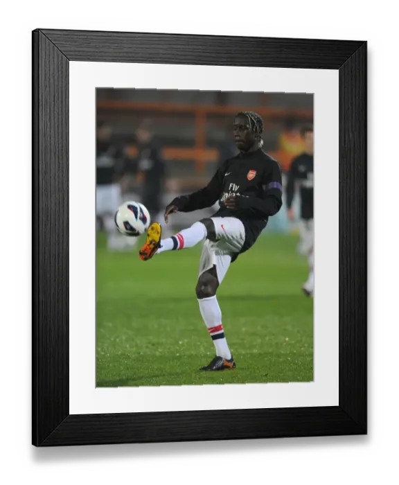 Framed Print : Bacary Sagna Gears Up for Arsenal U21 Clash Against Reading U21