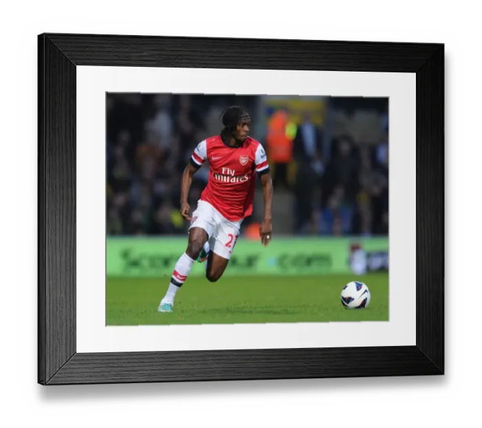 Framed Print : Gervinho in Action: Norwich City vs Arsenal, Premier League 2012-13
