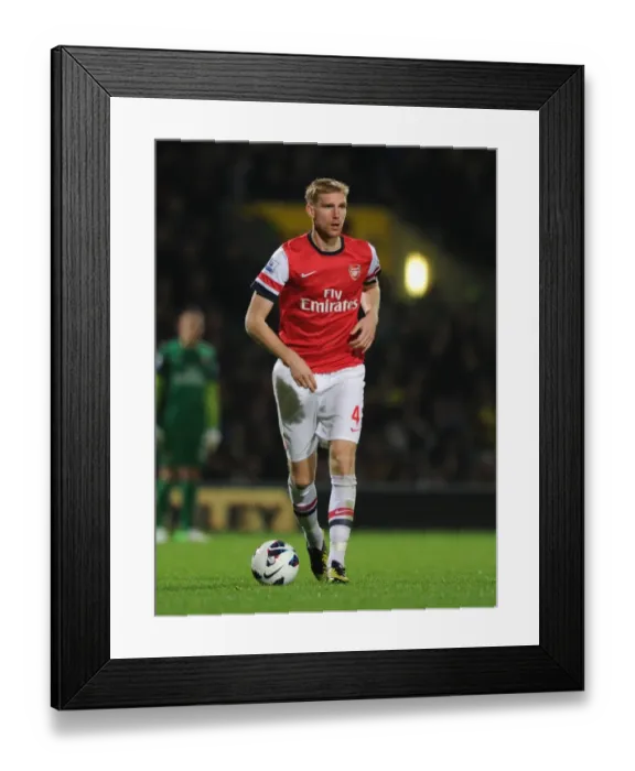 Framed Print : Per Mertesacker of Arsenal in Action against Norwich City (2012-13) Framed Print : Per Mertesacker of Arsenal in Action against Norwich City (2012-13)