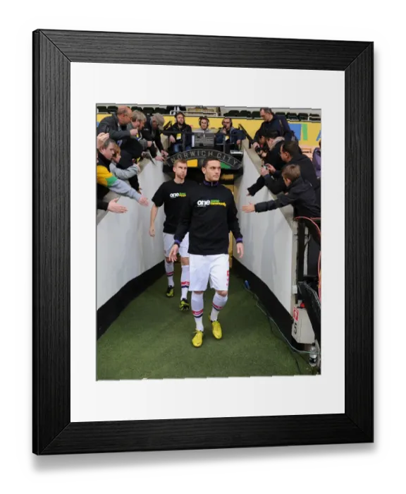 Framed Print : Arsenal's Vermaelen and Mertesacker Before Norwich Clash (2012-13) Framed Print : Arsenal's Vermaelen and Mertesacker Before Norwich Clash (2012-13)