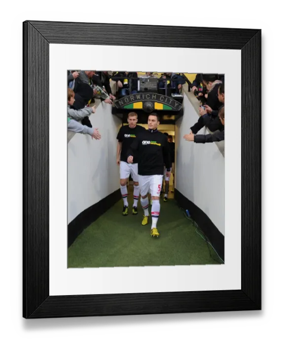 Framed Print : Arsenal's Thomas Vermaelen and Per Mertesacker Before Norwich Clash (2012-13) Framed Print : Arsenal's Thomas Vermaelen and Per Mertesacker Before Norwich Clash (2012-13)