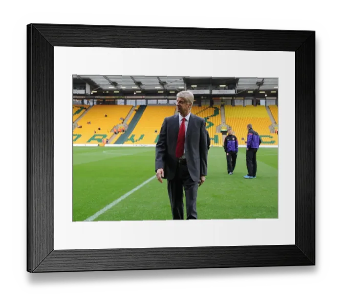 Framed Print : Arsene Wenger: Unwavering Focus Before Norwich City (2012-13) Match