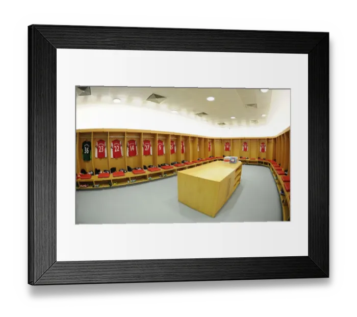 Framed Print : Arsenal Changing Room: Preparing for Arsenal vs. Queens Park Rangers (2012-13)