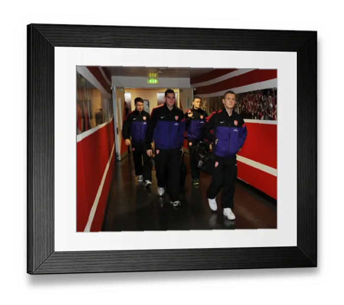 Framed Print : Arsenal: Mannone and Wilshere Pre-Match Focus vs. Queens Park Rangers (2012-13) Framed Print : Arsenal: Mannone and Wilshere Pre-Match Focus vs. Queens Park Rangers (2012-13)