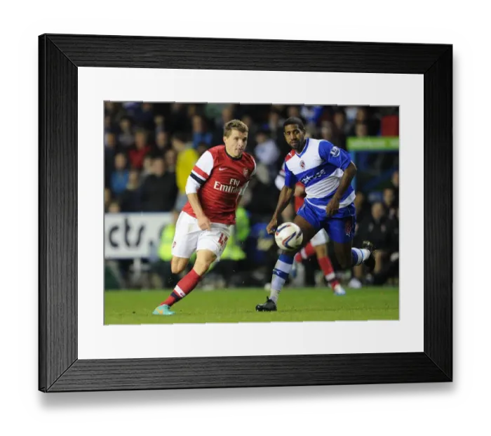 Framed Print : Thomas Eisfeld (Arsenal) Mikele Leigertwood (Reading). Reading 5: 7 Arsenal Framed Print : Thomas Eisfeld (Arsenal) Mikele Leigertwood (Reading). Reading 5: 7 Arsenal