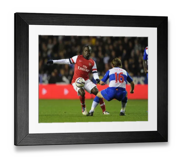 Framed Print : Arsenal's Emmanuel Frimpong Clashes with Reading's Jay Tabb in Capital One Cup Showdown