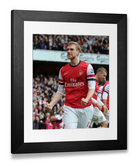 Framed Print : Per Mertesacker's Stunner: Arsenal's Thrilling 5-2 Victory Over Tottenham (2012-13)