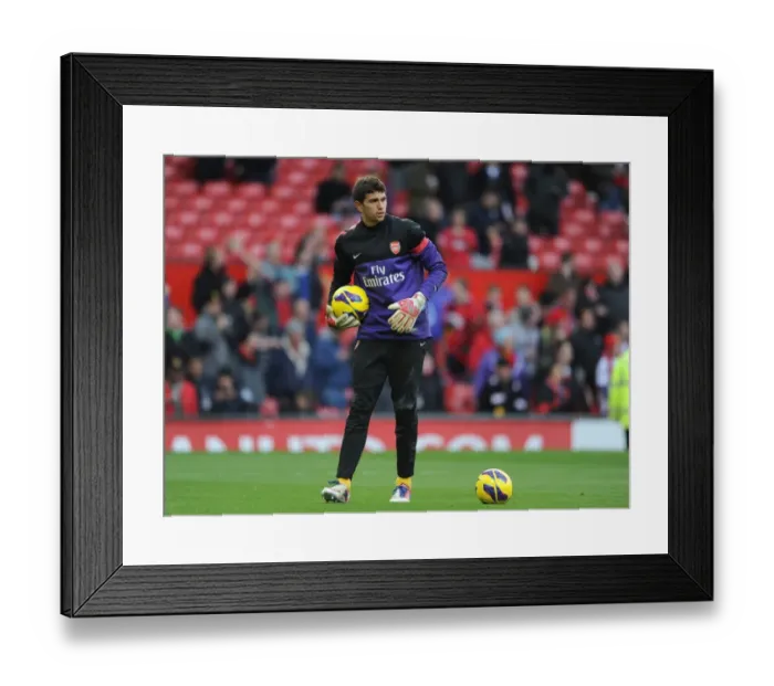Framed Print : Damien Martinez (Arsenal). Manchester United 2: 1 Arsenal. Barclays Premier League