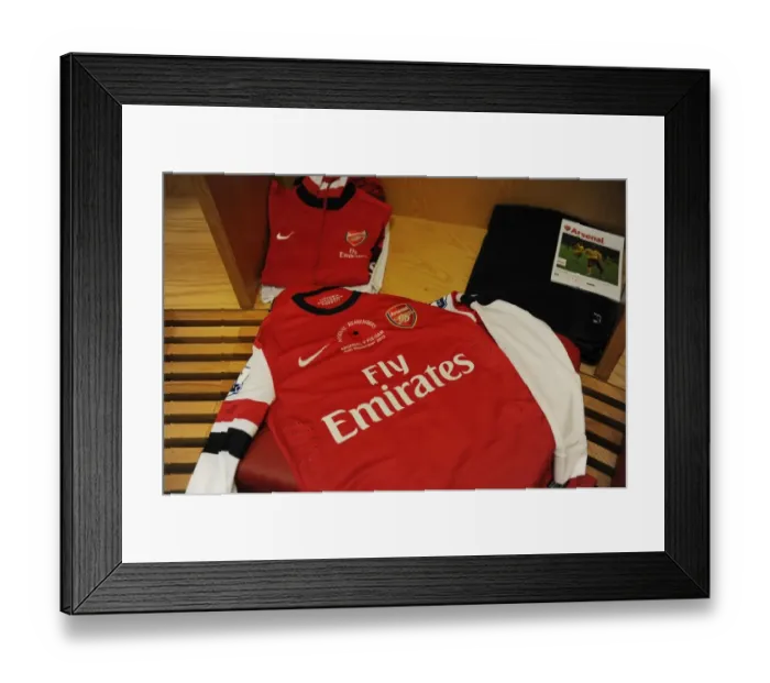Framed Print : Arsenal's Theo Walcott in Poppy Shirt - Arsenal v Fulham, 2012-13 Premier League Framed Print : Arsenal's Theo Walcott in Poppy Shirt - Arsenal v Fulham, 2012-13 Premier League