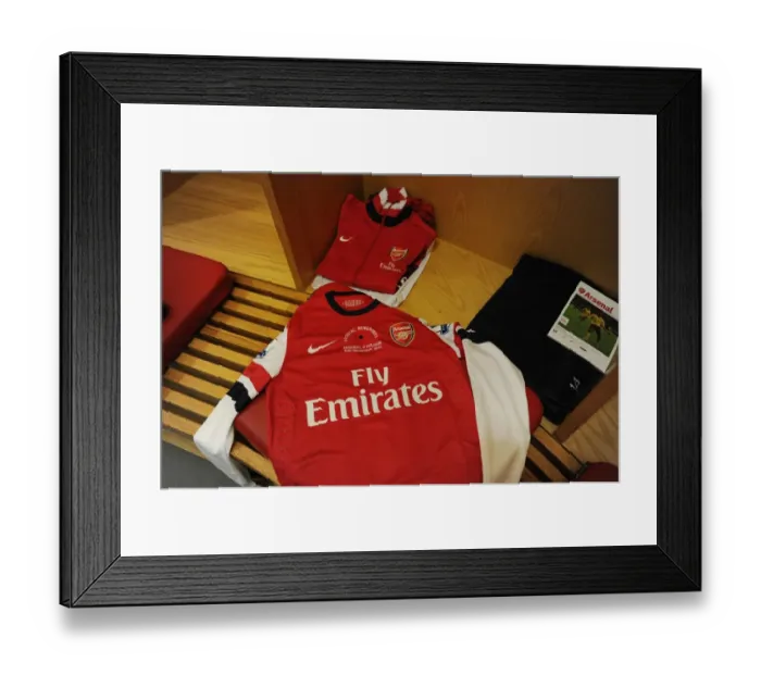 Framed Print : Theo Walcott's Poppy Shirt in Arsenal Changing Room (Arsenal vs Fulham, 2012-13) Framed Print : Theo Walcott's Poppy Shirt in Arsenal Changing Room (Arsenal vs Fulham, 2012-13)