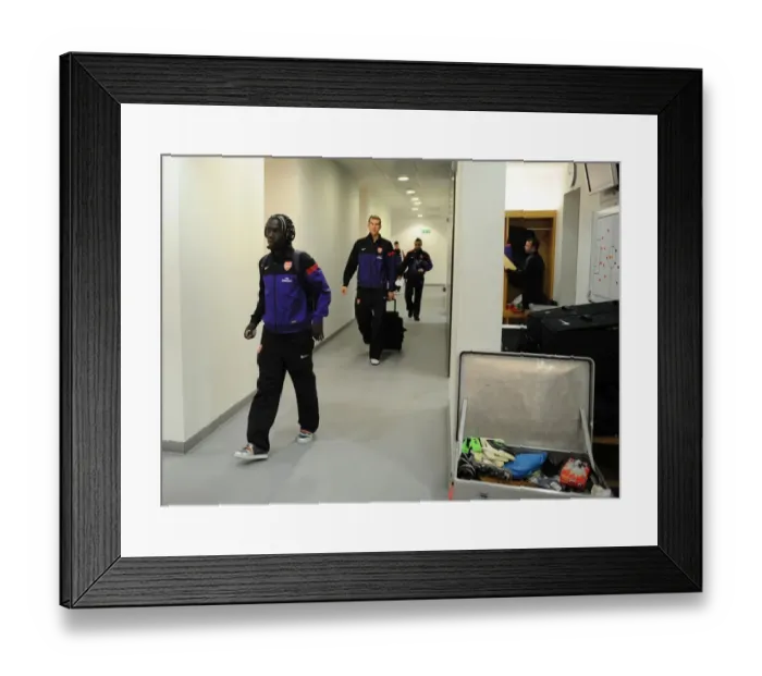 Framed Print : Arsenal's Bacary Sagna: Focused Before Arsenal vs. Fulham (Premier League 2012-13)