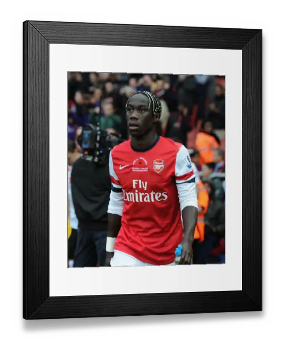 Framed Print : Arsenal's Bacary Sagna Ready for Arsenal v Fulham Clash (2012-13) Framed Print : Arsenal's Bacary Sagna Ready for Arsenal v Fulham Clash (2012-13)