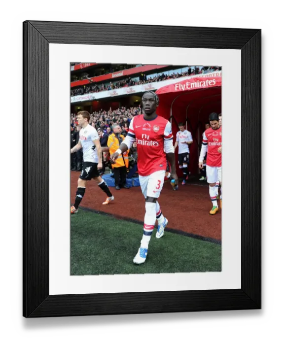 Framed Print : Arsenal's Bacary Sagna Leads Out Team Against Fulham in Premier League (2012-13) Framed Print : Arsenal's Bacary Sagna Leads Out Team Against Fulham in Premier League (2012-13)