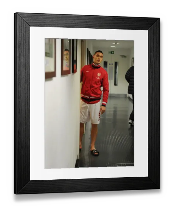 Framed Print : Thomas Vermaelen: Arsenal Captain Ready for Battle Against Fulham, Premier League 2012-13