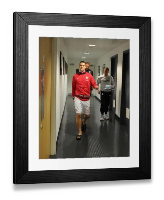 Framed Print : Arsenal's Thomas Vermaelen Prepares for Arsenal v Fulham Clash (2012-13)