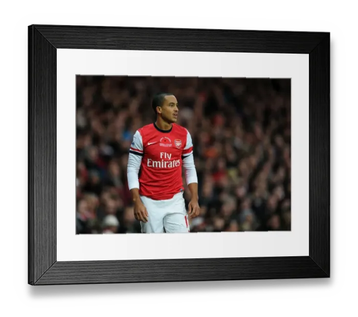Framed Print : Theo Walcott in Action: Arsenal vs Fulham, Premier League 2012-13