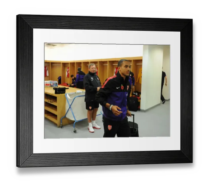 Framed Print : Theo Walcott: Arsenal's Ready-to-Pounce Forward Against Fulham (Arsenal v Fulham 2012-13) Framed Print : Theo Walcott: Arsenal's Ready-to-Pounce Forward Against Fulham (Arsenal v Fulham 2012-13)