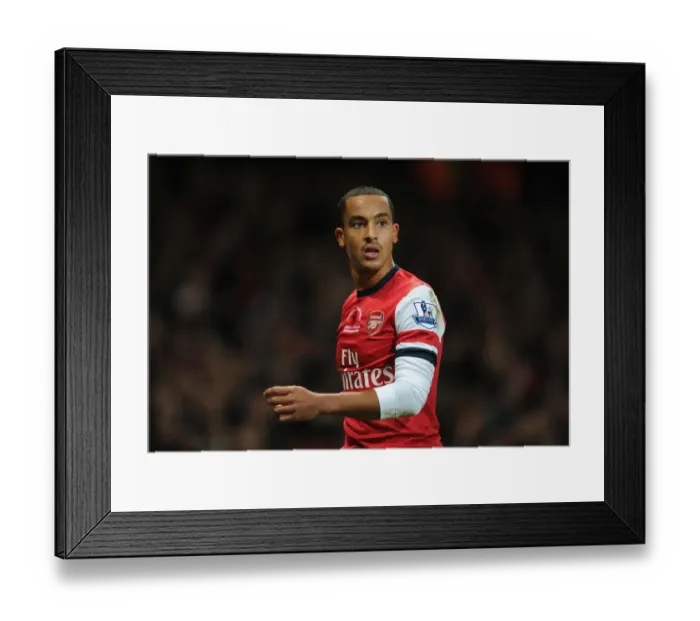 Framed Print : Theo Walcott in Action: Arsenal vs Fulham, Premier League 2012-13 Framed Print : Theo Walcott in Action: Arsenal vs Fulham, Premier League 2012-13