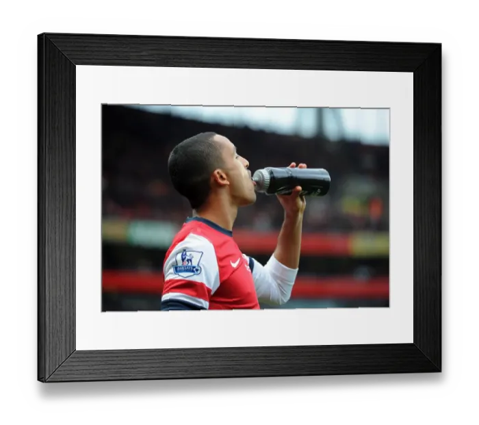 Framed Print : Theo Walcott (Arsenal) with a Lucazade bottle. Arsenal 3: 3 Fulham. Barclays Premier League Framed Print : Theo Walcott (Arsenal) with a Lucazade bottle. Arsenal 3: 3 Fulham. Barclays Premier League