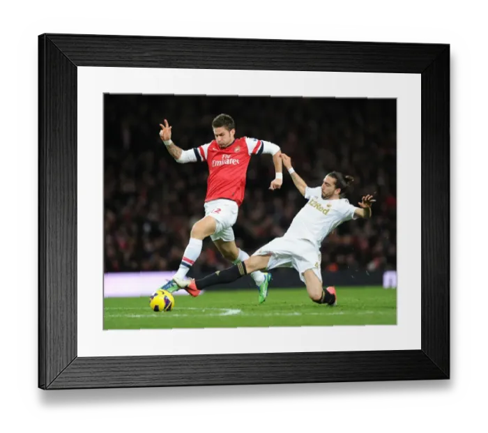 Framed Print : Giroud's Epic Battle: Outmaneuvering Chico Flores at Emirates Stadium