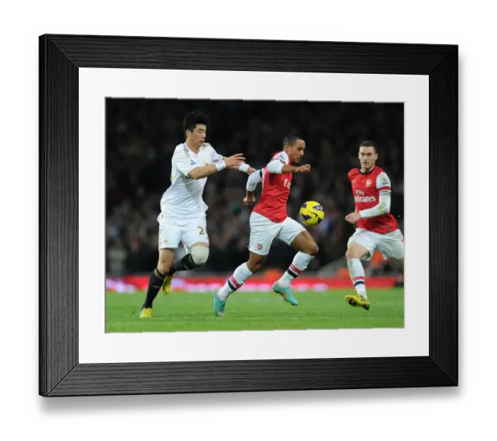 Framed Print : Theo Walcott Dashes Past Sung-Yueng Ki: Arsenal vs Swansea City, Premier League 2012-13