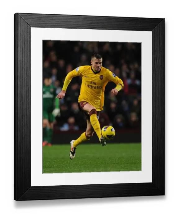 Framed Print : Carl Jenkinson in Action: Aston Villa vs. Arsenal, Premier League 2012-2013 Framed Print : Carl Jenkinson in Action: Aston Villa vs. Arsenal, Premier League 2012-2013