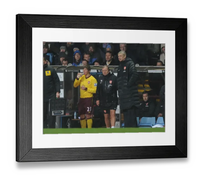 Framed Print : Arsene Wenger and Andrey Arshavin with Kit Man Vic Akers at Aston Villa vs Arsenal (2012-13) Framed Print : Arsene Wenger and Andrey Arshavin with Kit Man Vic Akers at Aston Villa vs Arsenal (2012-13)