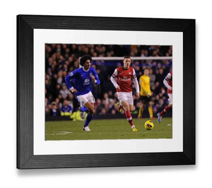 Framed Print : Thomas Vermaelen vs Marouane Fellaini: Battle at Goodison Park, Everton vs Arsenal, Premier League 2012-13 Framed Print : Thomas Vermaelen vs Marouane Fellaini: Battle at Goodison Park, Everton vs Arsenal, Premier League 2012-13
