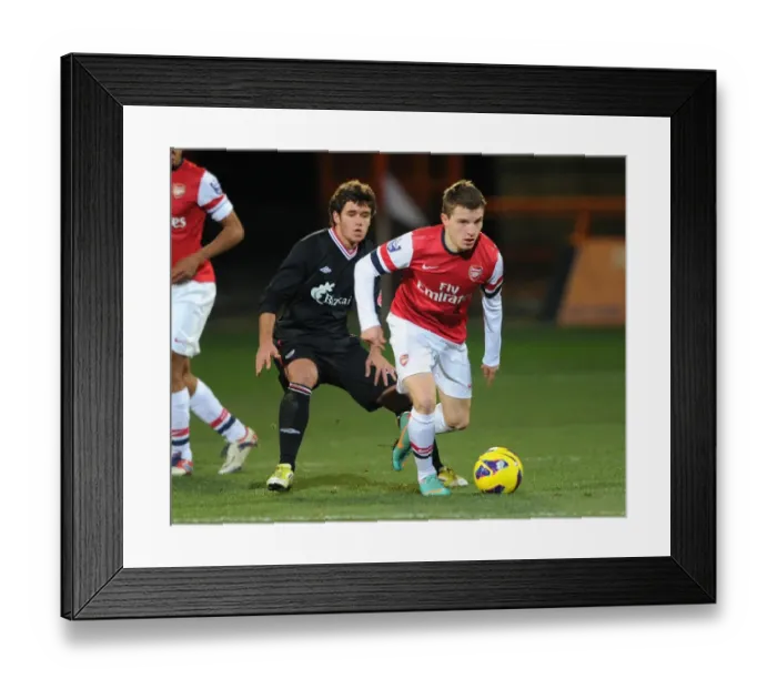 Framed Print : Thomas Eisfeld (Arsenal) Ager Aqueche (Bilbao). Arsenal U19 4: 2 Athletic Bilbao U19